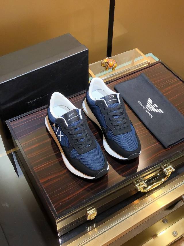 商品名称：Armani 阿玛尼 正规码数: 38-44 休闲鞋 商品材料：精选 牛皮鞋面，柔软羊皮垫脚；原厂特供大底。